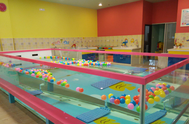<b>儿童玻璃游泳池厂家直销免费设计安装</b>